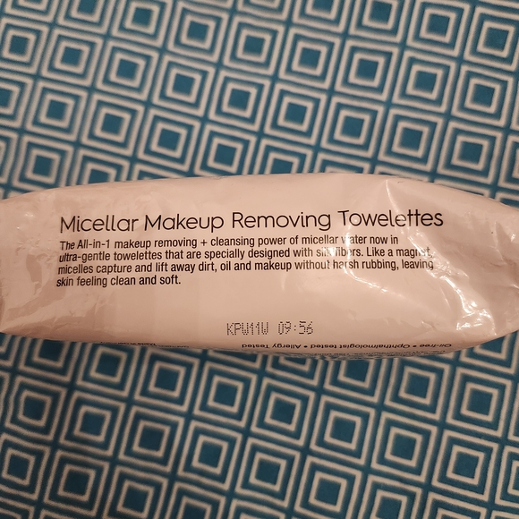 Garnier SkinActive Micellar Makeup Removing Towelettes - Picture 3 of 3